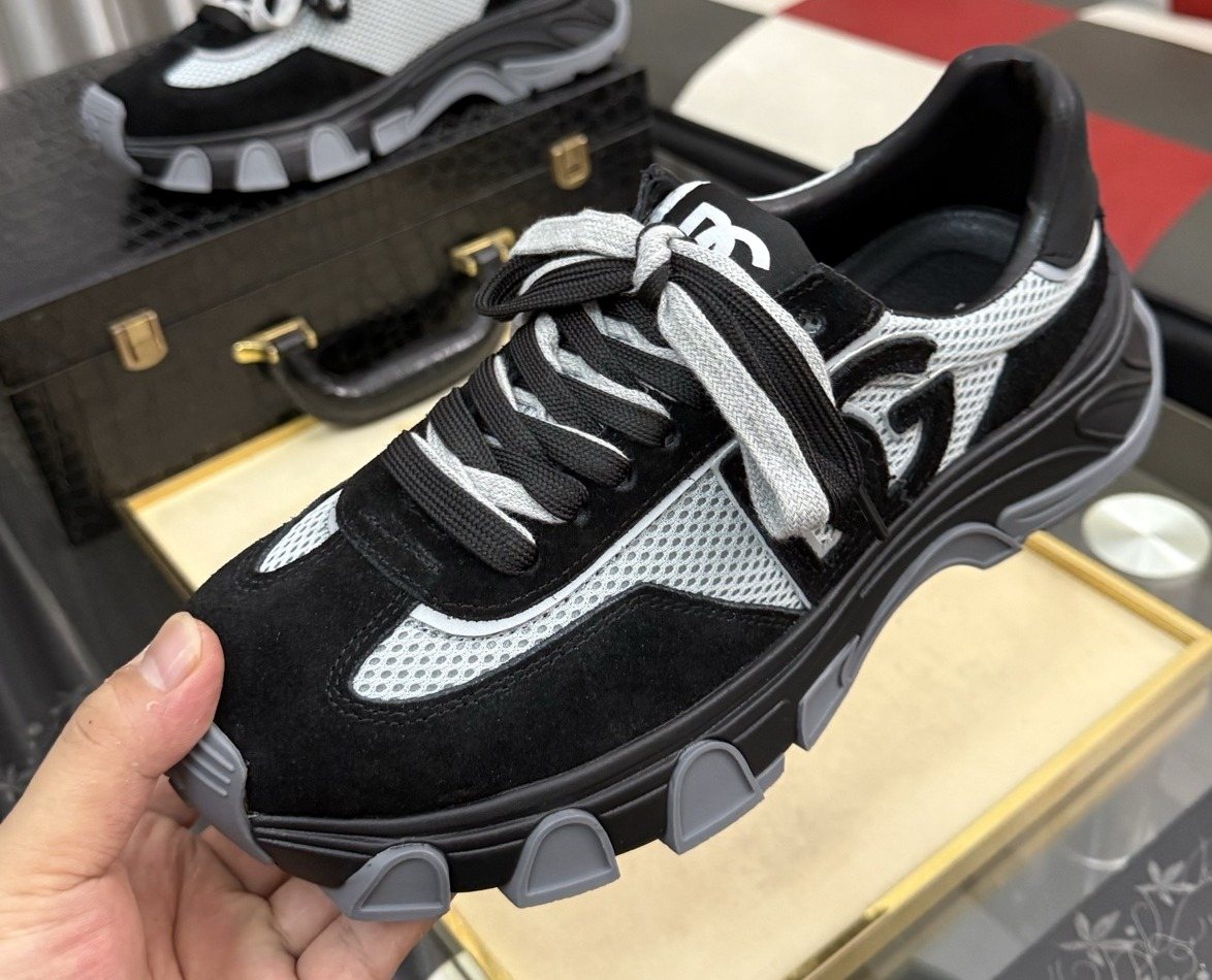 Dolce & Gabbana Black & White Low-Top Sneakers
