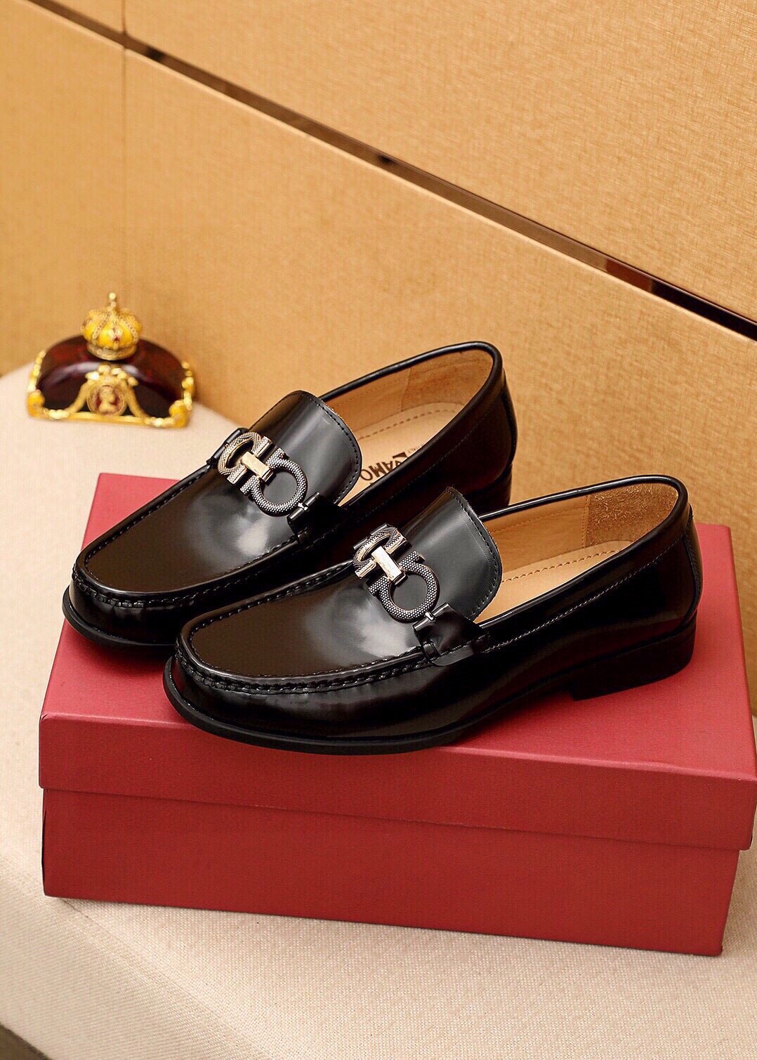 Ferragamo Men's Black Hardware Loafers - Apron-Toe Stitching