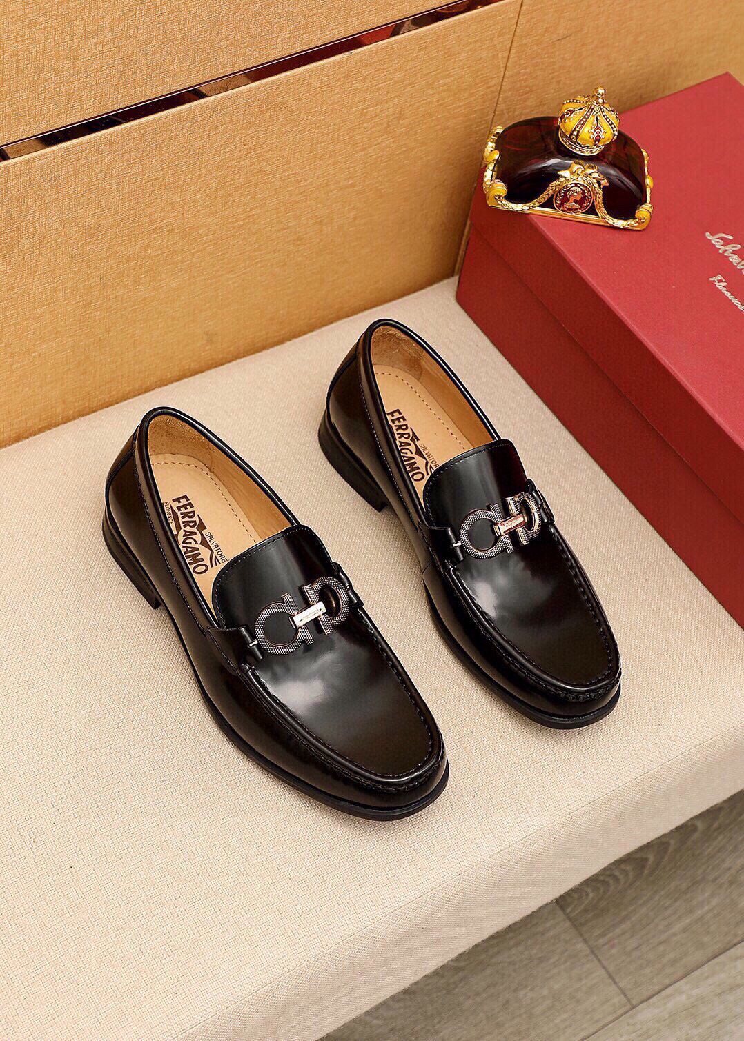Ferragamo Men's Black Hardware Loafers - Apron-Toe Stitching